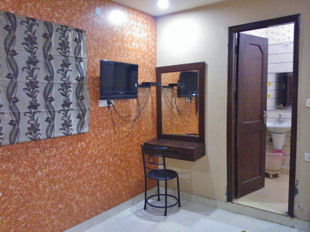Hotel Hridey Inn New Delhi Buitenkant foto