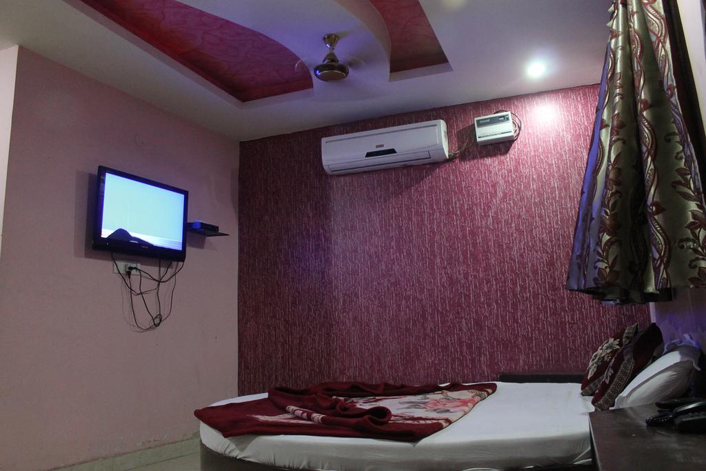 Hotel Hridey Inn New Delhi Buitenkant foto