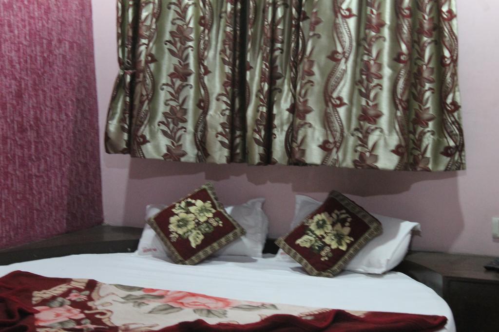 Hotel Hridey Inn New Delhi Buitenkant foto